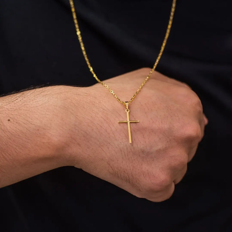 Brilho Eterno: Corrente Cartier Tijolinho com Pingente Crucifixo Banhado a Ouro 18k